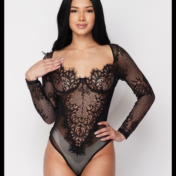 ‼️Red Lace Bodysuit - Picture 4 of 8